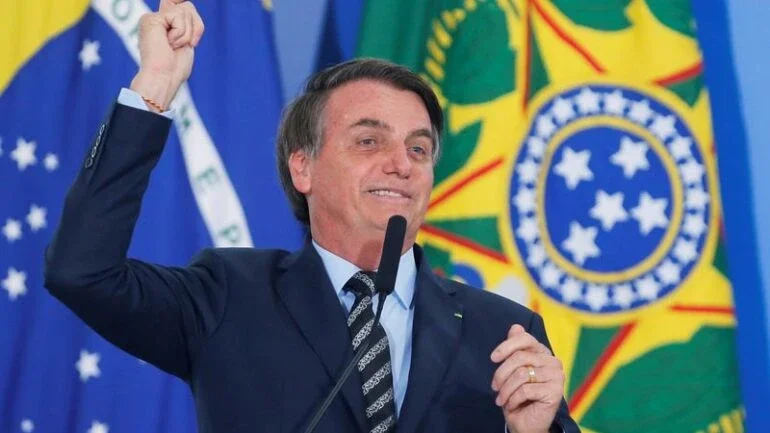 Bolsonaro conversa com presidente eleito do Equador e deve ir à posse
