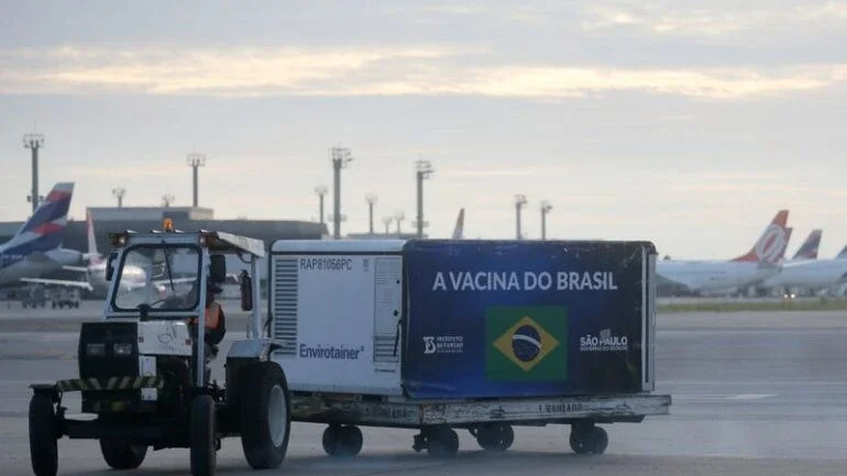 Butantan recebe insumos para 5 milhões de doses da CoronaVac