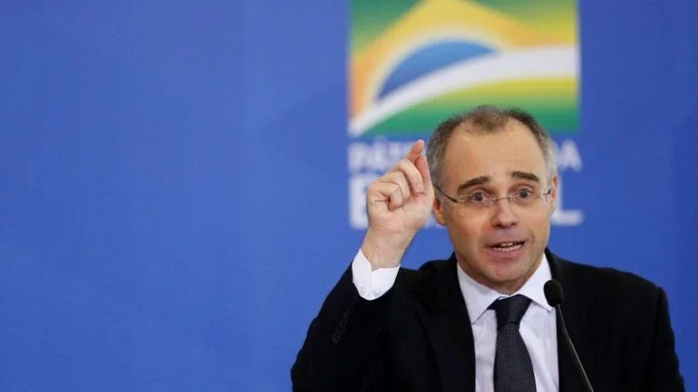 Cumpridor de missões, André Mendonça é favorito à vaga "evangélica" no STF