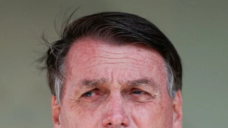 É impressionante como só se fala em vacina, diz Bolsonaro
