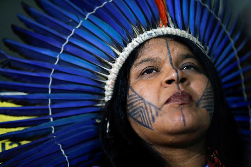 Justiça suspende investigação contra líder indígena por críticas ao governo