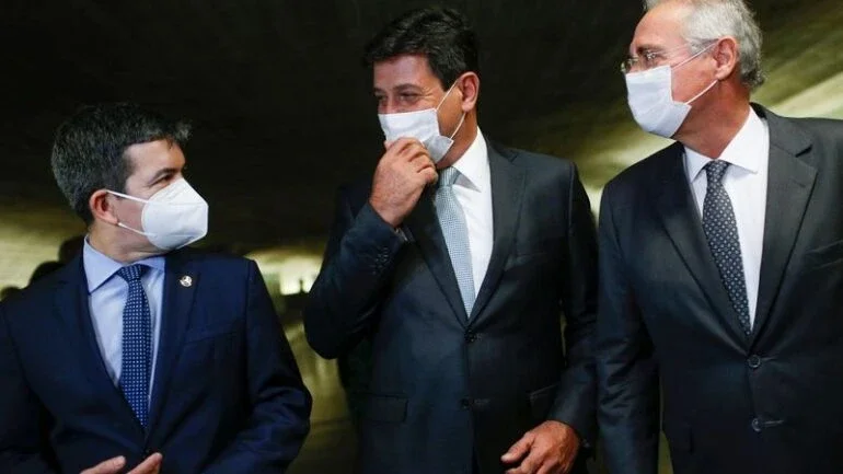 Mandetta diz que Bolsonaro tinha aconselhamento paralelo e avaliou mudar bula de cloroquina