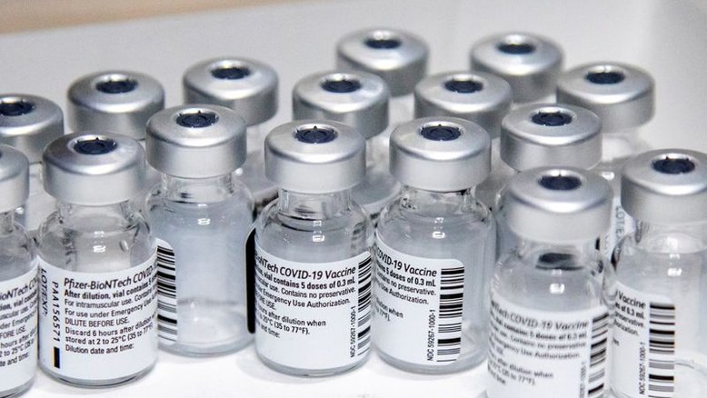 Queiroga anuncia dispensa de licitação para mais 100 milhões de doses de vacina da Pfizer
