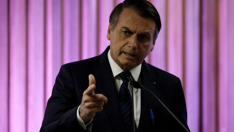 "Se encontrar ilícito mete fogo", diz Bolsonaro em nova defesa do uso de armas