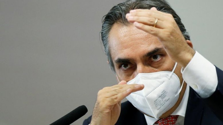 Pfizer iniciou contatos com governo em maio; Carlos Bolsonaro esteve em reunião com farmacêutica