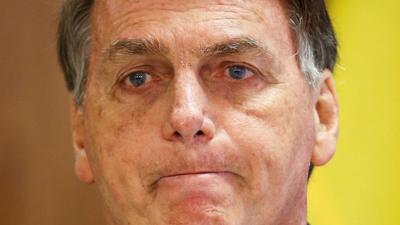 Tendência é voto impresso ser rejeitado na comissão por interferência de Barroso, diz Bolsonaro