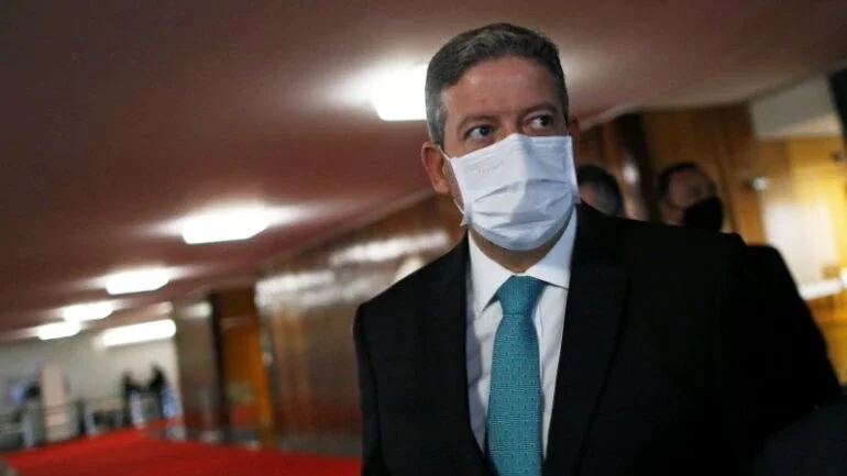 Lira confirma que voto impresso irá a plenário nesta terça e projeto do IR na quarta