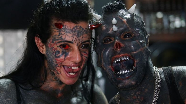 Tatuador brasileiro modifica corpo para parecer diabo: "o que me atrai é o sinistro"