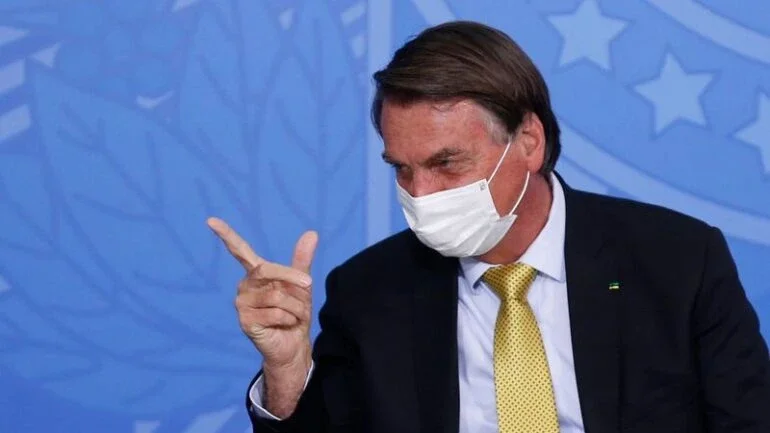Bolsonaro defende que toda população compre fuzis