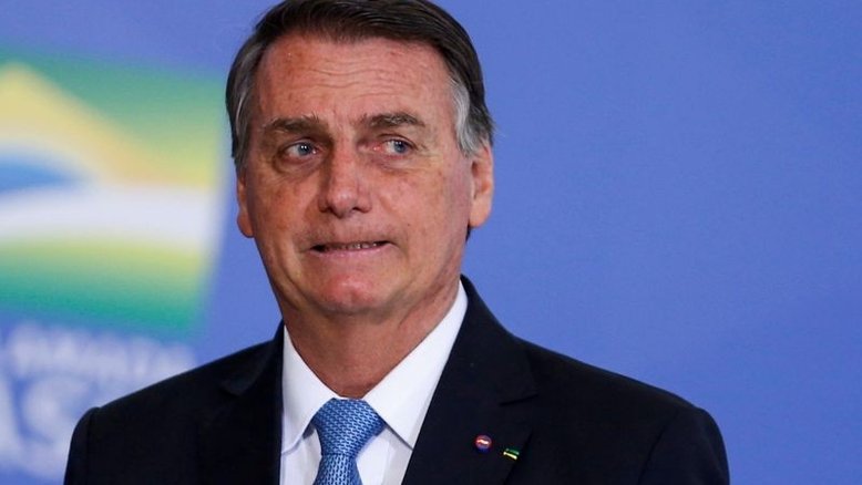 Acuado, isolado e se ‘borrando’ todo, Bolsonaro agora fala mansinho