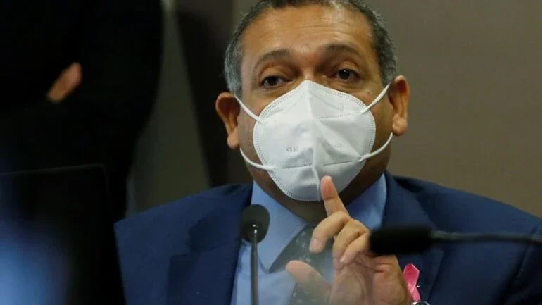 Nunes Marques pede vista e suspende julgamento sobre decretos de armas de Bolsonaro