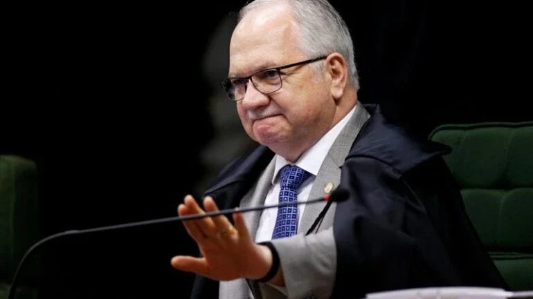 Fachin cobra Aras e diz que PGR não pode desistir de denúncia contra Lira