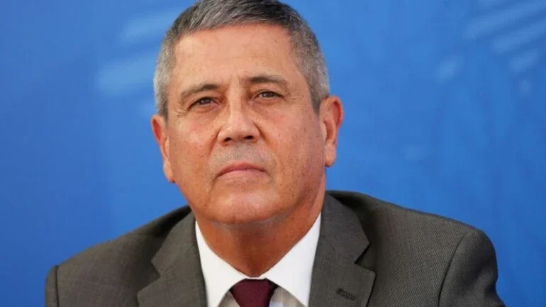 Polícia Federal prende ex-ministro Braga Netto