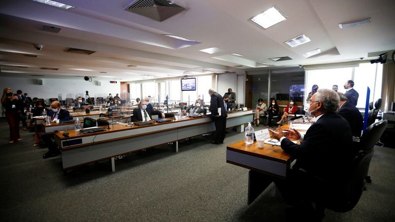 Girão promete entregar à CPI um 'relatório independente' baseado em 'fatos'