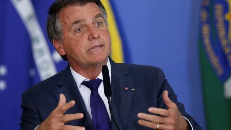 Não vim me aborrecer aqui, diz Bolsonaro ao ser questionado sobre 600 mil mortes por Covid