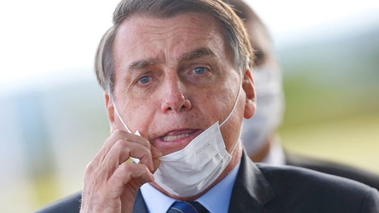 Bolsonaro volta a adotar retórica contra vacina e usa informação incorreta