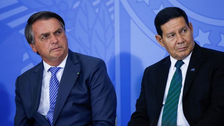 Corregedor do TSE envia relatório de ações que pedem cassação de Bolsonaro à PGE