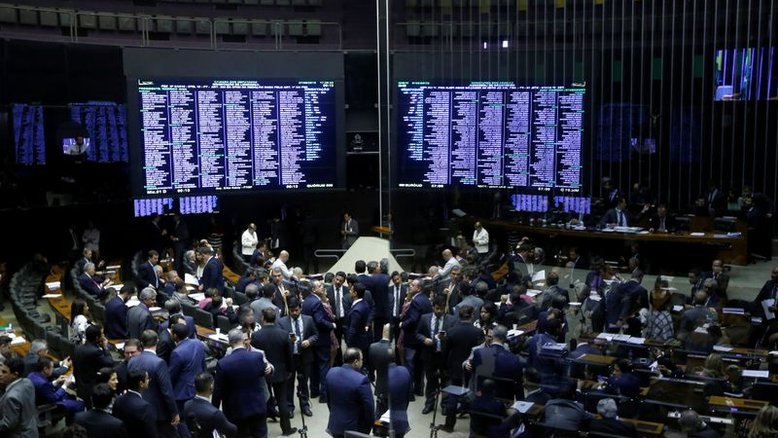 Lira anuncia volta presencial à Câmara e pedirá carteira de vacinação