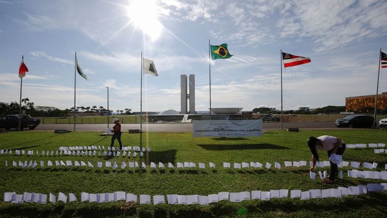 Brasil registra 12.969 novos casos e mais 390 mortes por Covid