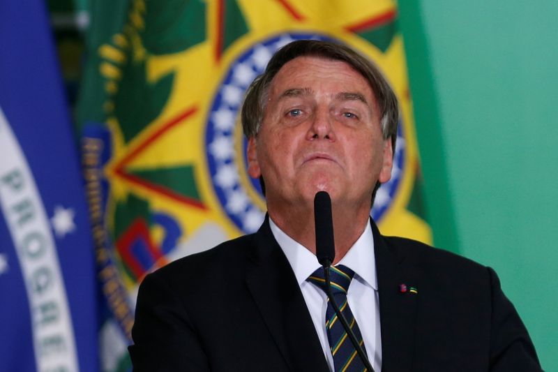 Bolsonaro xinga Renan e diz que senador está envolvido em "maracutaias"