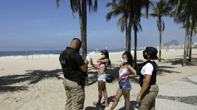 Prefeitura do Rio publica decreto que desobriga máscaras em locais abertos