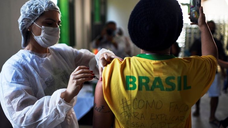 Brasil tem 80,35% da população vacinada com ao menos a primeira dose contra covid