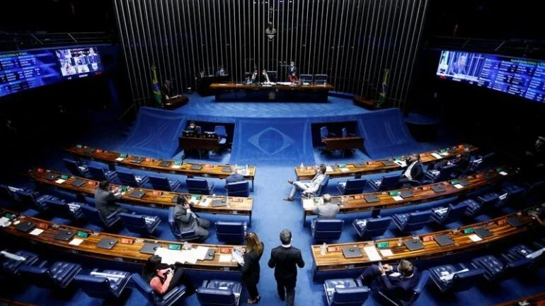 Texto alternativo à PEC prevê pagamento de precatórios fora do teto