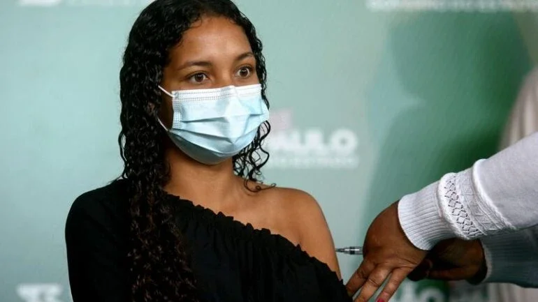 Brasil registra 221 novas mortes por Covid e média fica em 216