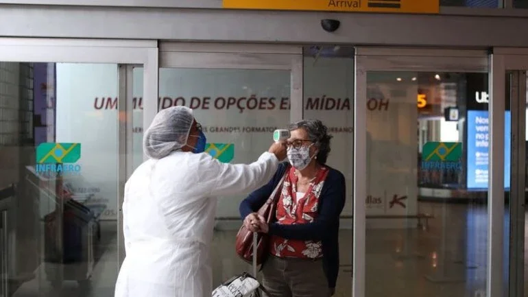 Anvisa inicia cobrança de passaporte de vacinação contra Covid-19 em aeroportos