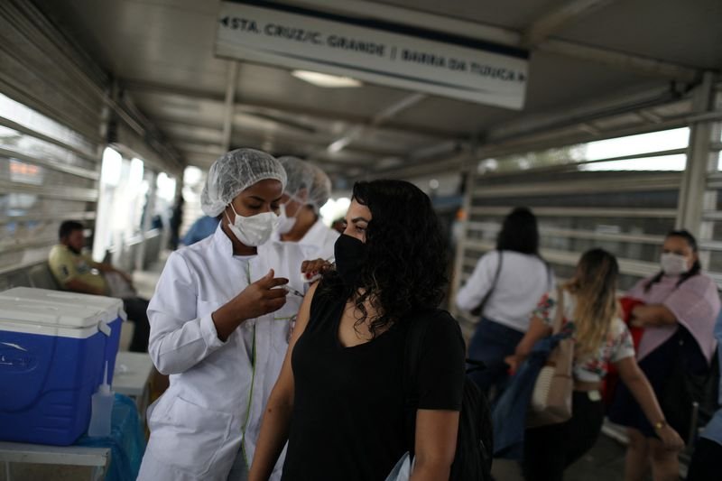 Brasil registra mais 5.446 casos e 301 mortes por Covid-19