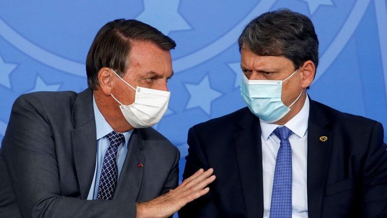 Bolsonaro e Tarcísio se reúnem com apoiadores em pizzaria em SP