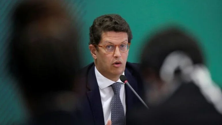 Ricardo Salles é alvo de operação da PF sobre exportação de madeira