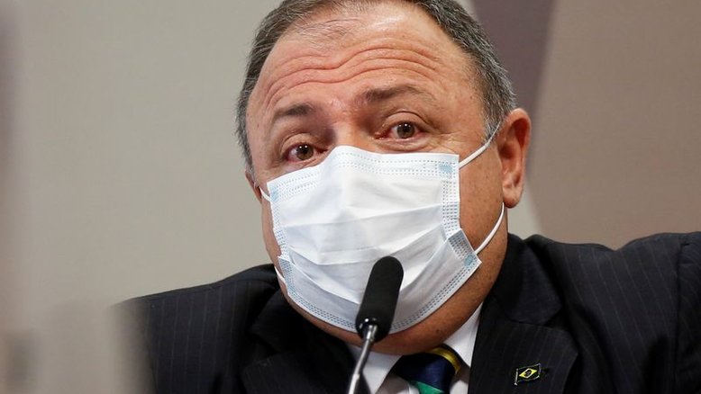 Pazuello diz ser a favor de máscara e é confrontado com episódio no shopping