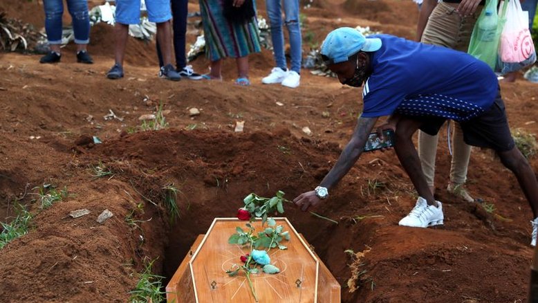 Brasil registra 2.371 novas mortes por Covid-19 e total atinge 459.045