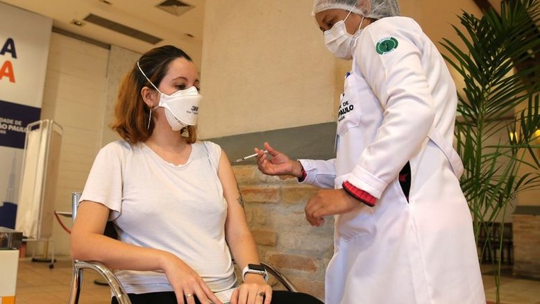 Ministério informa nova redução na chegada de vacinas, com quase 2 milhões de doses a menos