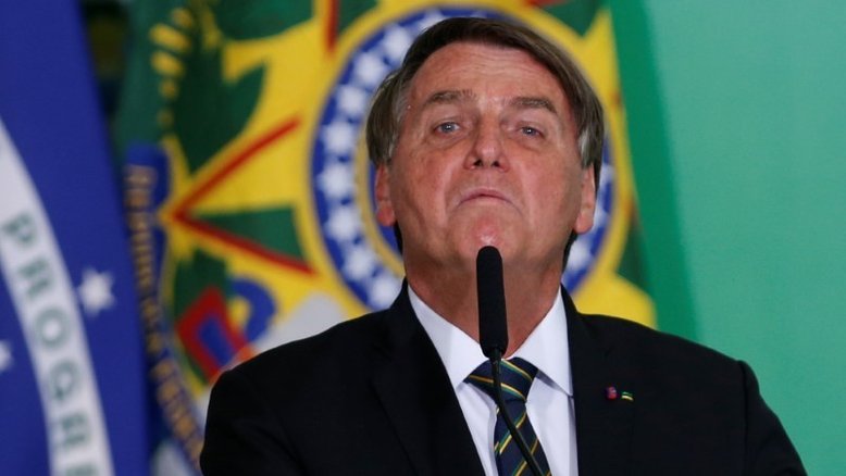 Arma é segurança, é vida e não mata, diz Bolsonaro