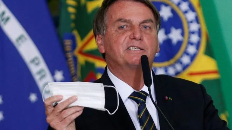 Vídeo: Eu cuido da minha vida, diz Bolsonaro ao ser indagado sobre não uso de máscara