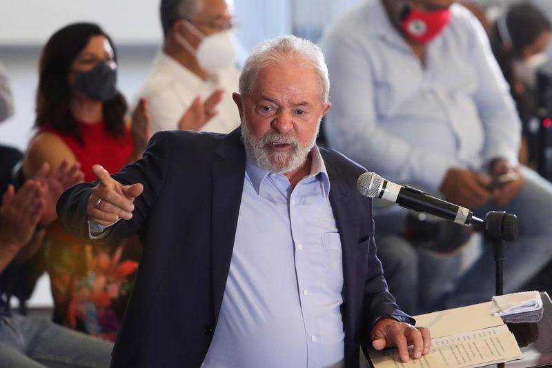 Lula tem 49% das intenções de voto contra 23% de Bolsonaro, diz pesquisa Ipec