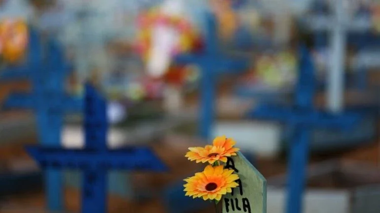 Brasil registra 1.893 novas mortes por Covid-19 e total atinge 515.985