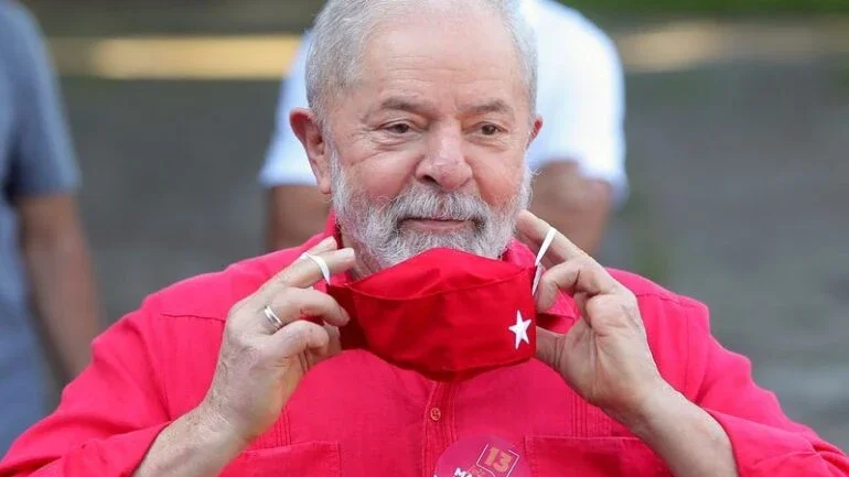 Lula amplia vantagem sobre Bolsonaro para eleição de 2022, diz Datafolha