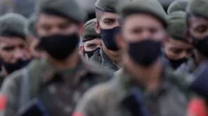 Soldados do Exército participam de exercícios militares em Goiás