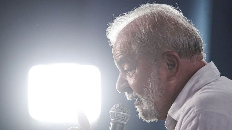 Lula mantém 20 pontos de vantagem sobre Bolsonaro; terceira via patina, aponta Ipespe