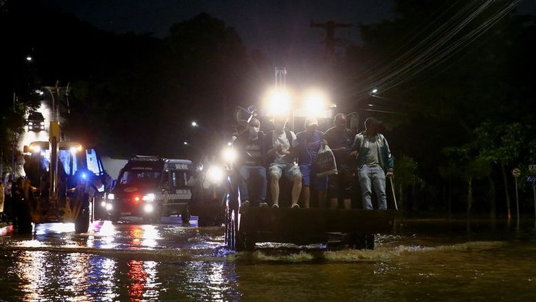 Sobe para 21 número de mortos por fortes chuvas em SP