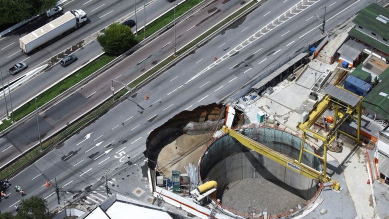 Acidente em obra do metrô provoca desabamento de pista da Marginal Tietê em SP, sem vítimas