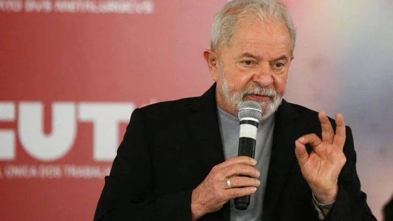 Pesquisa mostra vantagem de 11 pontos de Lula sobre Bolsonaro