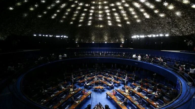 Senado aprova MP que regulamenta o teletrabalho e muda regras do auxílio-alimentação