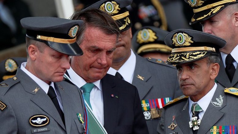 ANÁLISE-Bolsonaro corre risco de revés ao misturar desfile do 7 de Setembro com campanha eleitoral