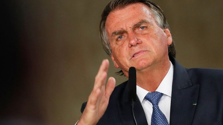 Bolsonaro diz que Petrobras não precisa mudar política de preço dos combustíveis