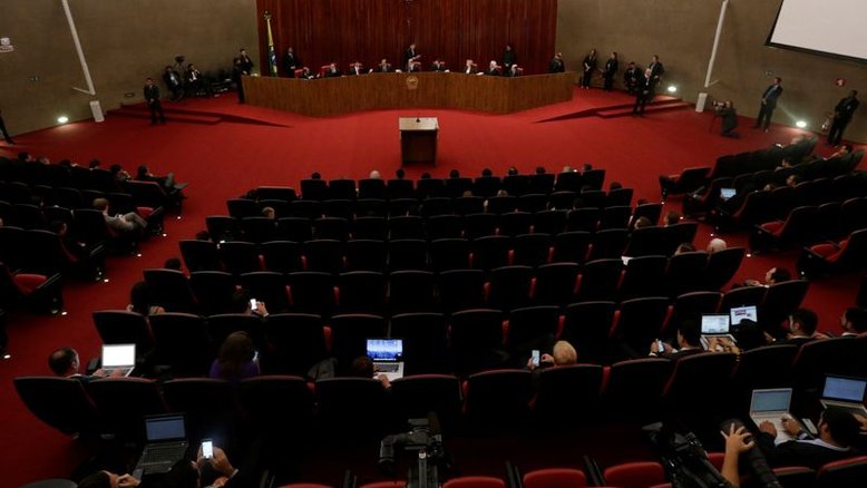 TSE proíbe campanha de Lula de impulsionar vídeos com ataques a Bolsonaro