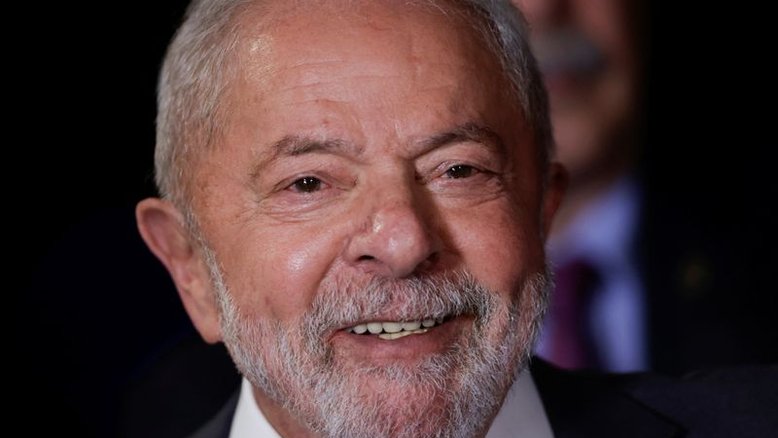 Lula recebe alta após procedimento médico para retirar lesão na laringe